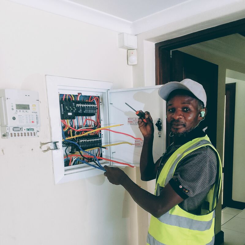 THREE-PHASE ELECTRICITY INSTALLATION